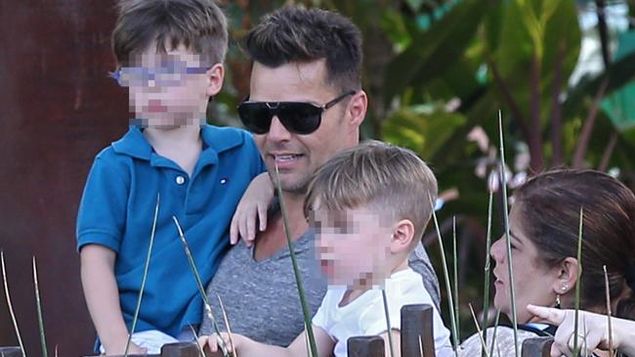 Ricky Martin permite a sus gemelos acostarse tarde para acudir a sus conciertos