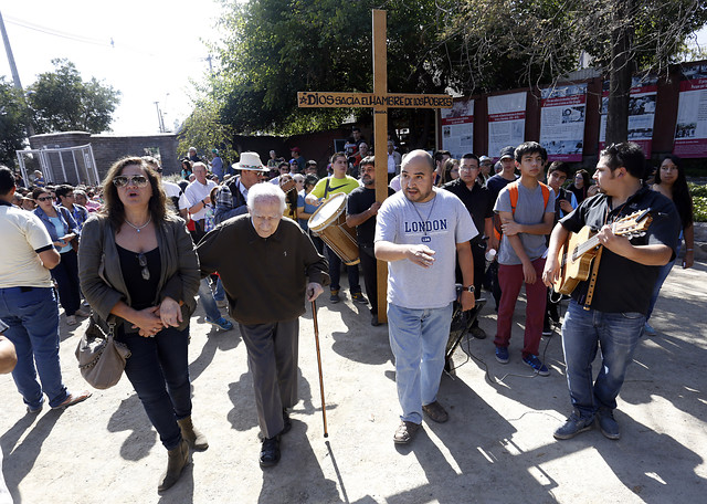 Con Vía Crucis en Villa Grimaldi homenajean a víctimas de la dictadura