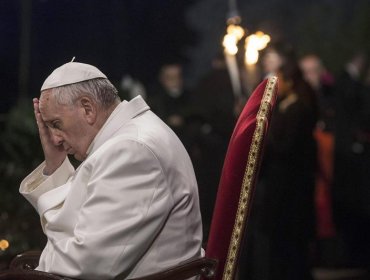 Papa denuncia las lacras del mundo actual, presentes en el calvario de Cristo