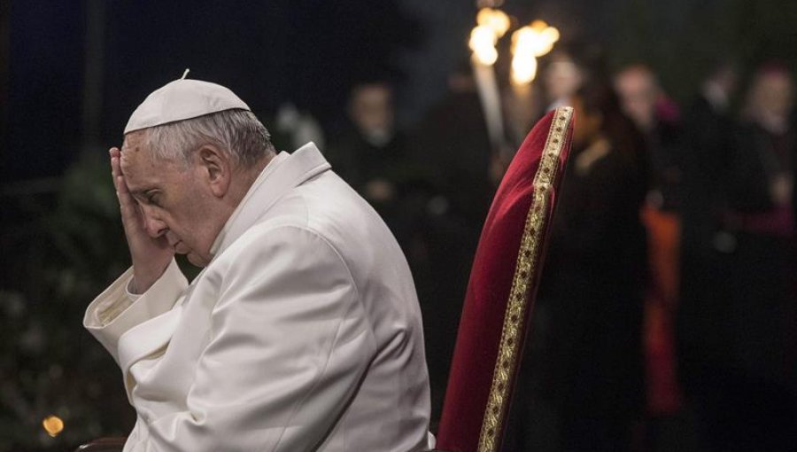 Papa denuncia las lacras del mundo actual, presentes en el calvario de Cristo