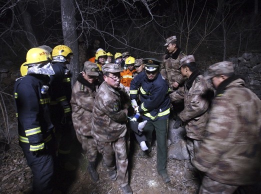 21 muertos y 3 heridos al caer un autobús de una montaña en el sur de China