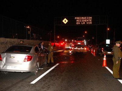 Menores de 8 y 16 años fallecen tras choque de auto en Autopista del Sol