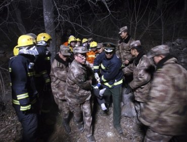 21 muertos y 3 heridos al caer un autobús de una montaña en el sur de China