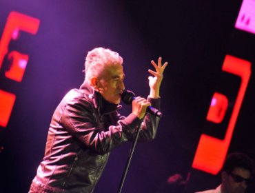 Fanáticos de Jorge González realizan concentración afuera de la Clínica Santa María