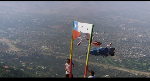 Video: Mira el extraordinario vuelo de paracaidista chileno