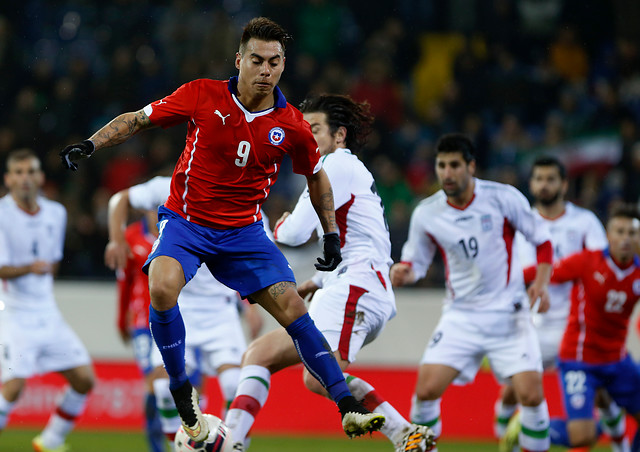 Eduardo Vargas tendría chances de volver antes de tiempo a las canchas