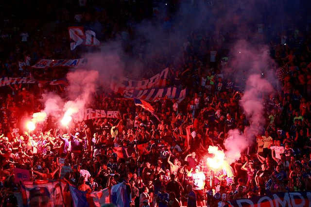 ANFP absuelve a Universidad de Chile por uso de bengalas