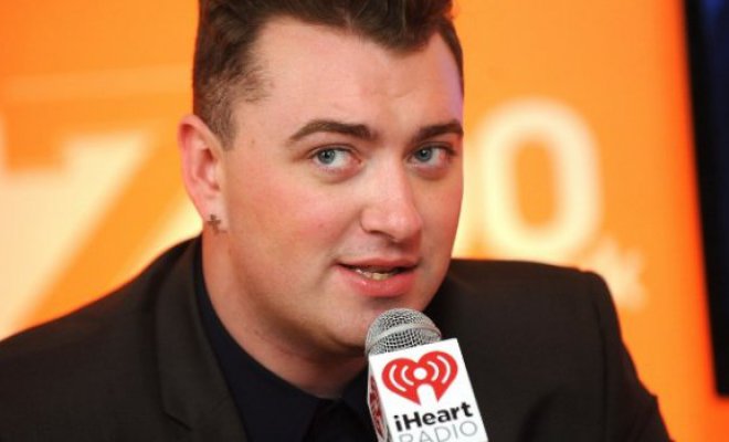 Sam Smith sorprende con notoria baja de peso durante evento en Francia