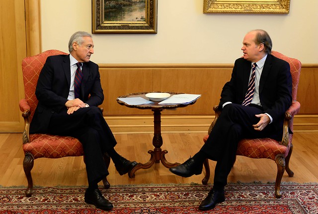 Canciller Muñoz y presidente del Senado se reúnen para coordinar estrategia chilena ante La Haya