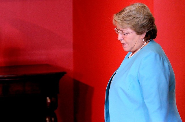 Encuesta Cer-Mori: Credibilidad a Presidenta Bachelet baja a un 37%