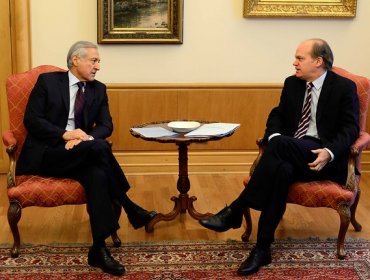 Canciller Muñoz y presidente del Senado se reúnen para coordinar estrategia chilena ante La Haya