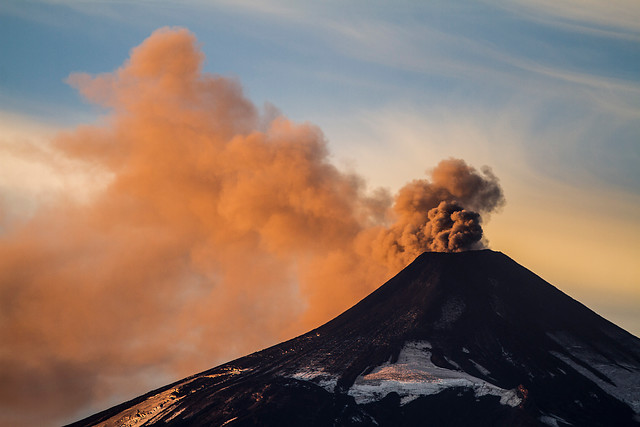 Monitoreo del volcán Villarrica: autoridades mantienen Alerta Técnica Naranja