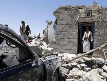 Al menos 27 muertos en bombardeos aéreos contra la televisión yemení en Saná