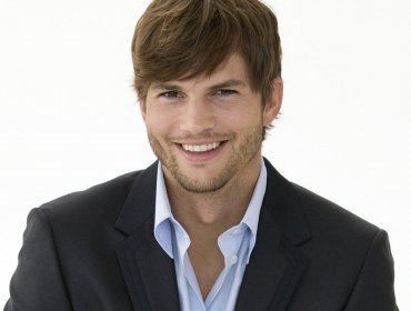 Sorprenden a Ashton Kutcher bebiendo junto a su hija