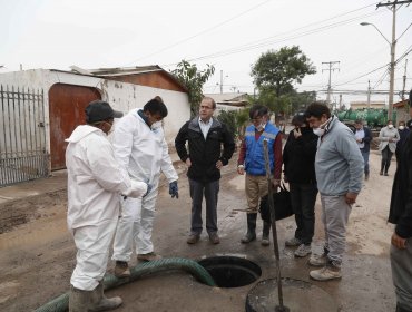 Camiones limpiafosas trabajan en el despeje de alcantarillados de Copiapó