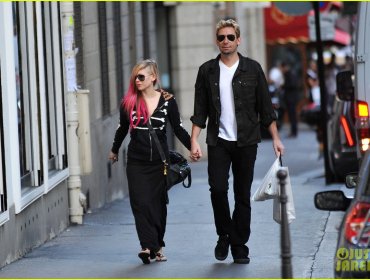 El marido de Avril Lavigne habla de la enfermedad de su mujer