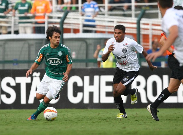 Jorge Valdivia fue titular en igualdad de líder Palmeiras en Torneo Paulista