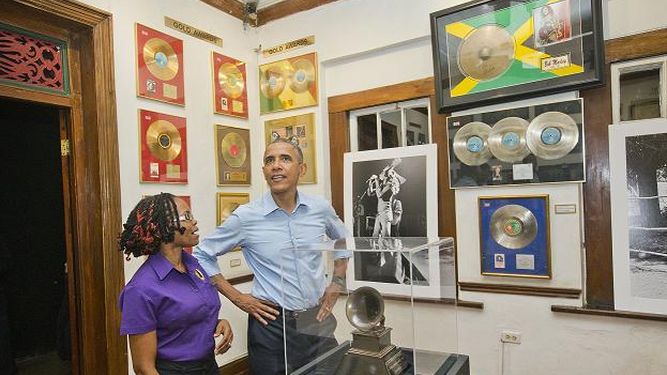 Obama visita el Museo de Bob Marley en Jamaica