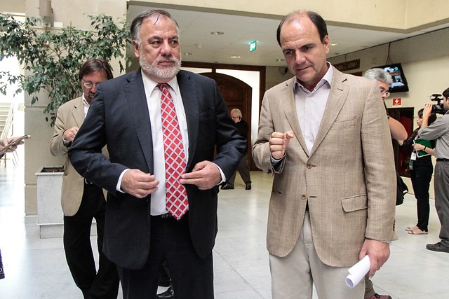 Plantean incorporar a partidos políticos en Ley de Transparencia