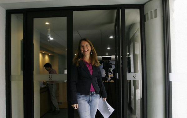 Senadora Von Baer llega a oficinas de su defensa para declarar en caso Penta