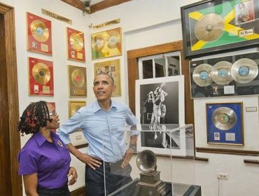 Obama visita el Museo de Bob Marley en Jamaica