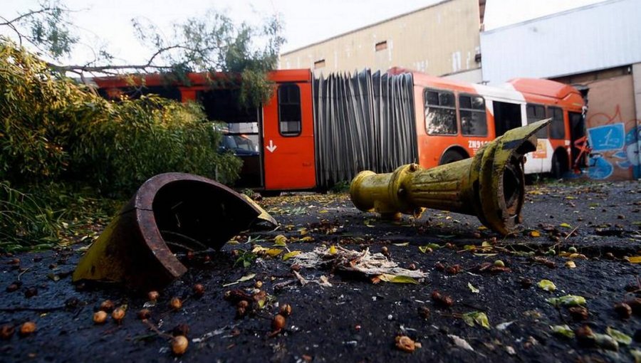 Doce personas lesionadas en accidente de bus del Transantiago