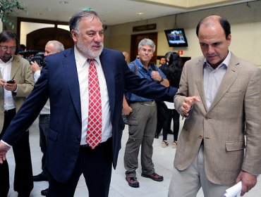 Partidos de oficialismo y oposición realizan “mea culpa transversal” y firman texto con 6 puntos para salir de crisis política