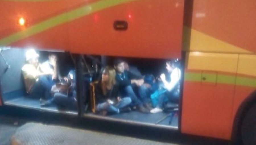 Graban a pasajeros viajando a Curacaví al interior del maletero de un bus