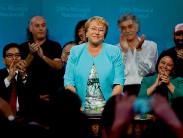 Presidenta promulgó ley que establece mínimo de 20% de música chilena en radios