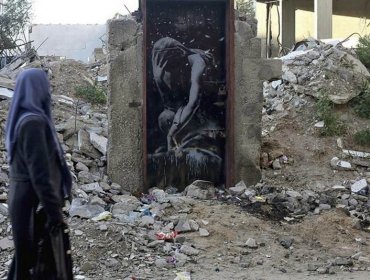 Policía en Gaza confisca puerta de Banksy