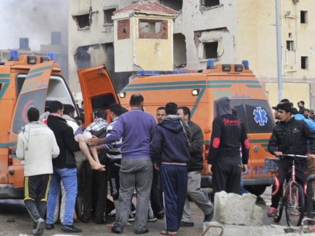 Al menos cinco policías muertos en un atentado con coche bomba en el Sinaí