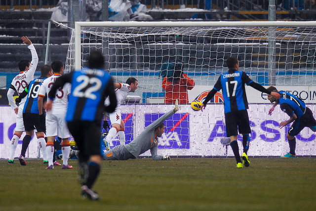 Atalanta culminó su mala racha: vence a Sassuolo con Carmona en cancha