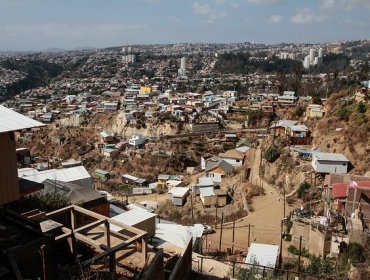 Misas y banderas negras marcan primer aniversario del megaincendio de Valparaíso