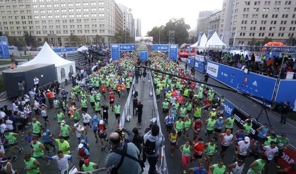 Mira las imágenes de los famosos que se lucieron en la Maratón de Santiago