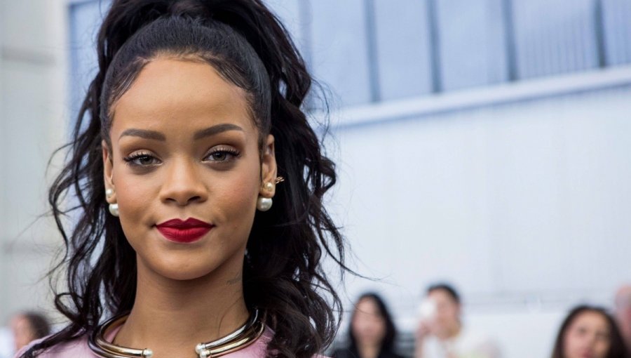 El radical cambio de look de Rihanna