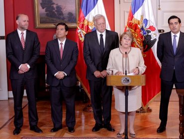 Bachelet firmó proyecto para otorgar 500 millones de dólares para la reconstrucción