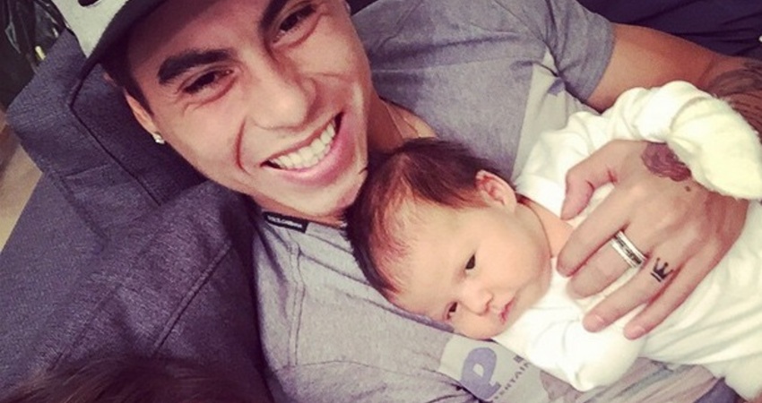 Eduardo Vargas compartió la primera selfie que tomó su pequeña hija