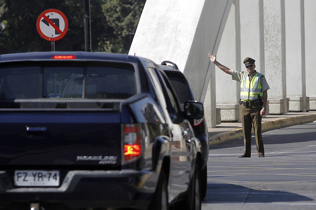 Atropellan a sargento de Carabineros mientras dirigía el tránsito fuera de un colegio en Romeral