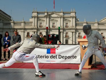 Frente a La Moneda se hizo el lanzamiento Panamericano de Esgrima 2015