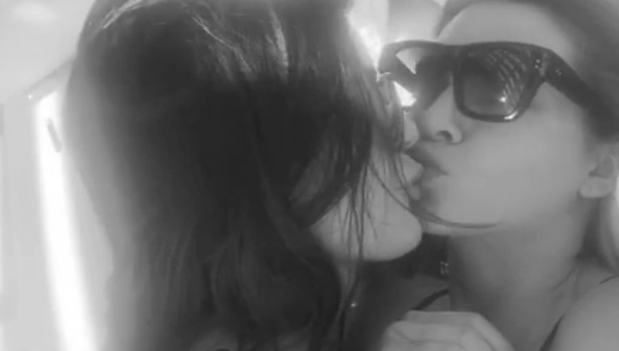 Foto de alto Impacto: Kendall y Kylie hermanas de Kim Kardashian protagonizan beso lésbico