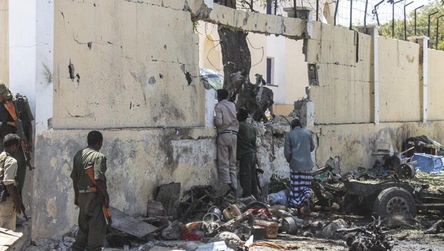 15 muertos en atentado contra Ministerio de Educación de Somalía