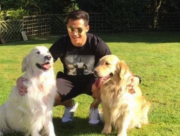 Nuevamente Alexis Sánchez causa furor por mostrar su lado más tierno junto a sus mascotas