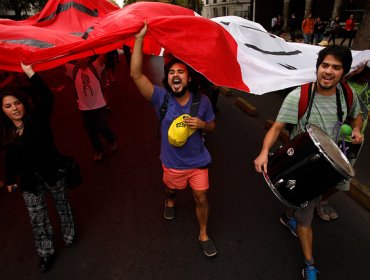 Con banderazo llamaron a participar en marcha de la Confech de este jueves