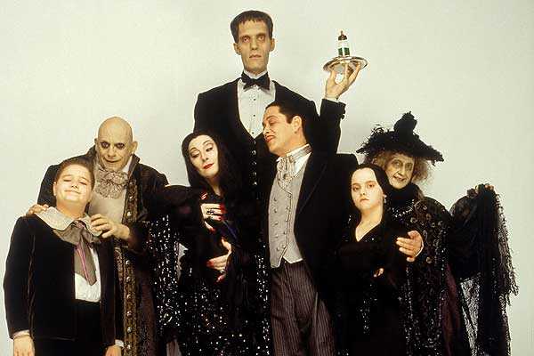 Así lucen los protagonistas de Los Locos Addams 24 años después de su estreno