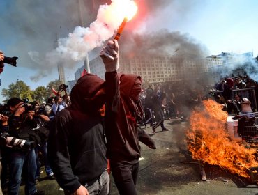 Primera marcha de la Confech culmina con incidentes y enfrentamientos con carabineros