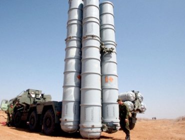 Rusia e Irán acuerdan el suministro de misiles antiaéreos S-300