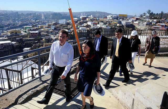 Ministra Saball verificó en terreno obras por incendio de Valparaíso