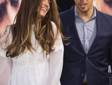 Actriz chilena Lorenza Izzo se luce en premiere de película de Russell Crowe en Hollywood