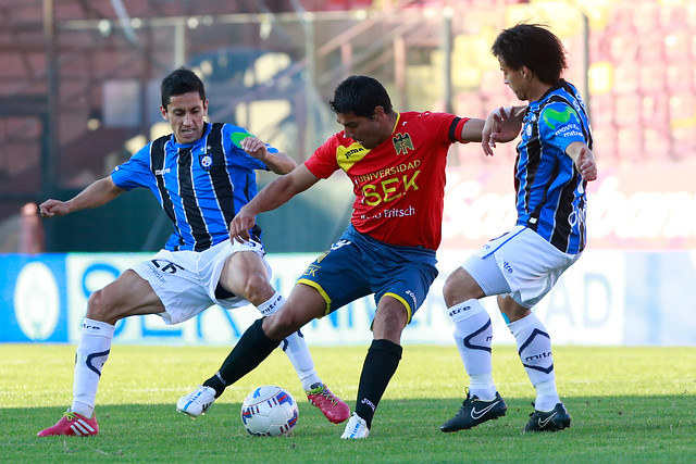 Huachipato venció en la agonía a U. Española y se acerca a la Sudamericana