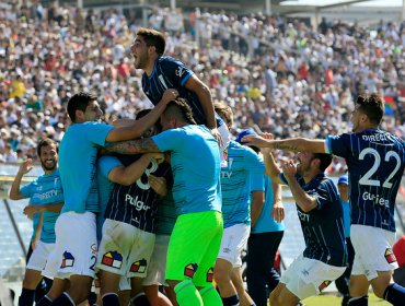 U. Católica goleó a Colo Colo en el Monumental y presiona al líder Cobresal